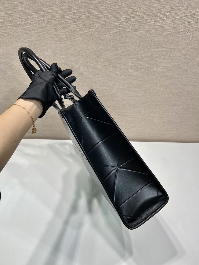Pra*a tote bags